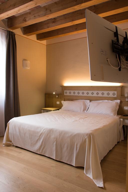 Hotel Sesmones Lodi